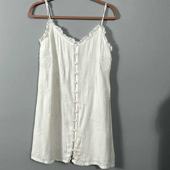 Gianni Bini White Rustic Cottage Embroidered White Dress with cloth buttons Sz M - Picture 7 of 17